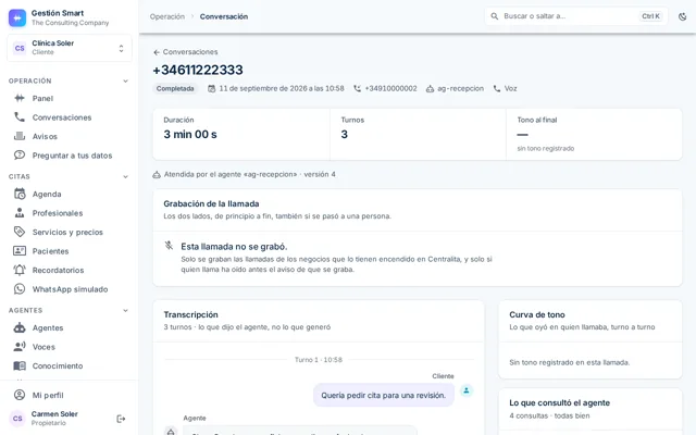 Ficha de una conversación en el panel: duración, número de turnos, tono al final y la transcripción de la llamada